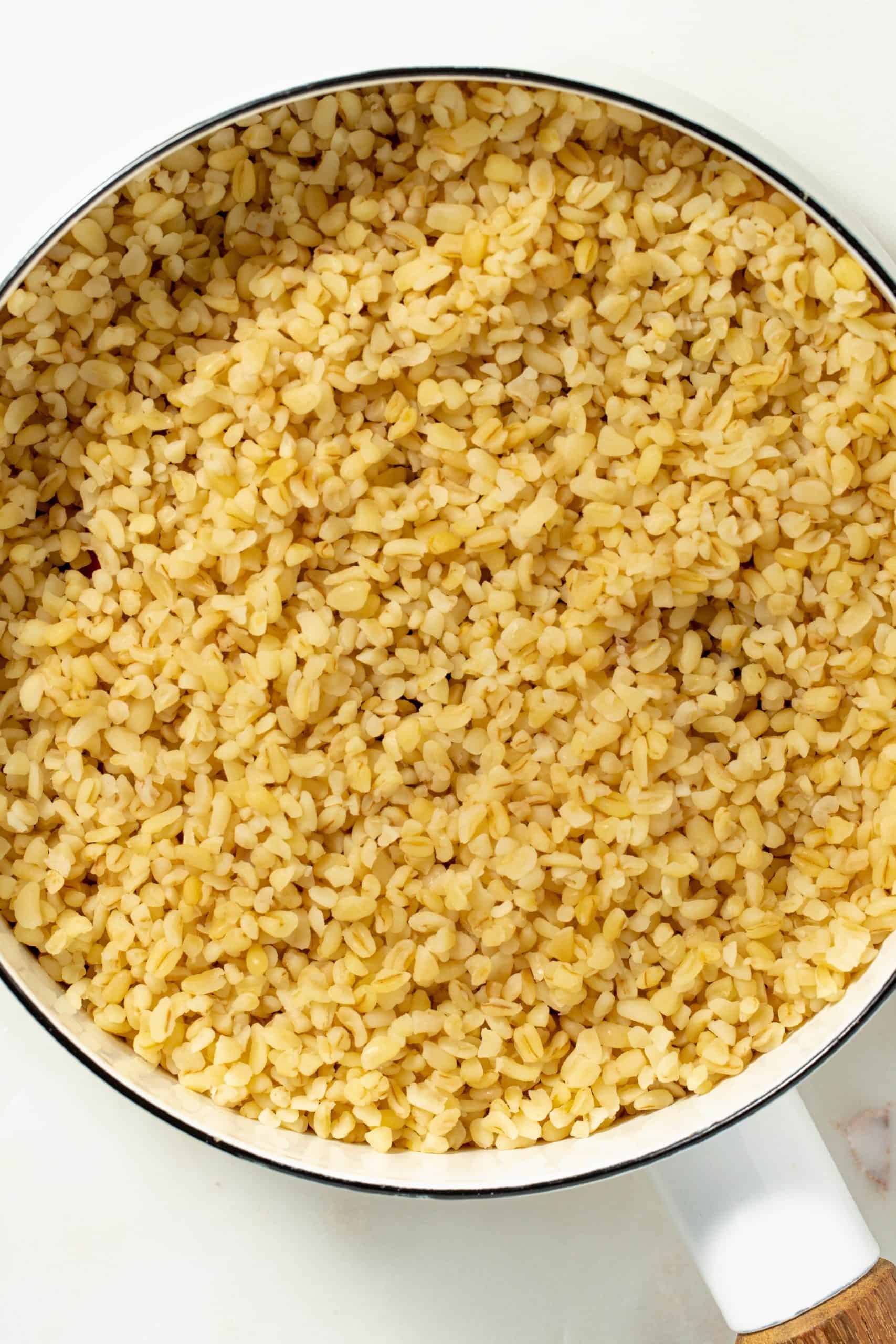 close up picture of cooked bulgur in a white pot